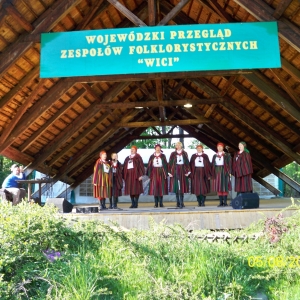 Występ zespołu "Przyrowianki" podczas Wojewódzkiego Przeglądu Zespołów Folklorystycznych.
